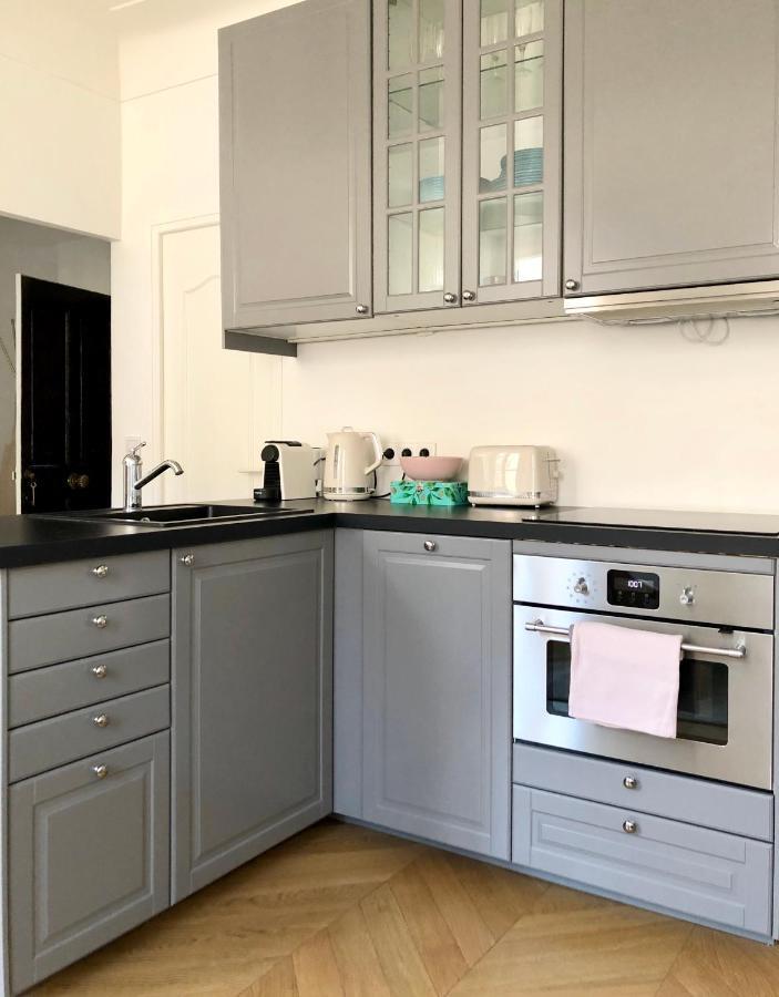 Charming And Modernly Designed 2 Bedroom - Old Town Antibes Esterno foto